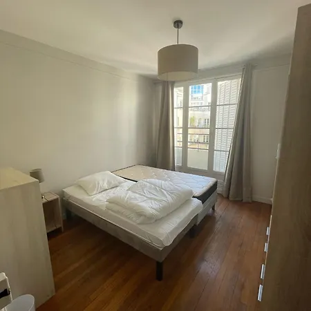 Issy Apartament *